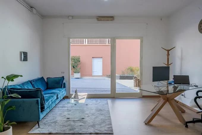 Sala ufficio Dremsi con divano