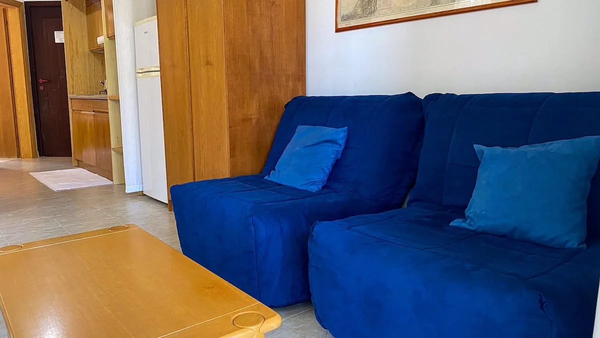Appartamento con piscina e giardini lussureggianti foto 9