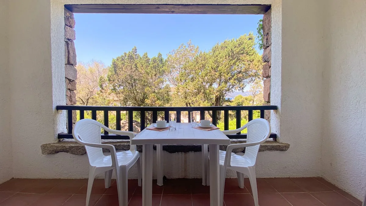 Appartamento con piscina e giardini lussureggianti foto 18