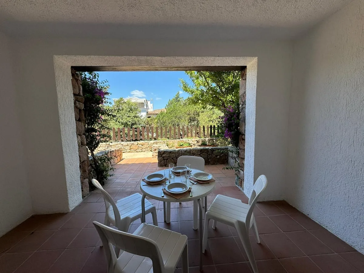 Appartamento con terrazza e piscina foto 1